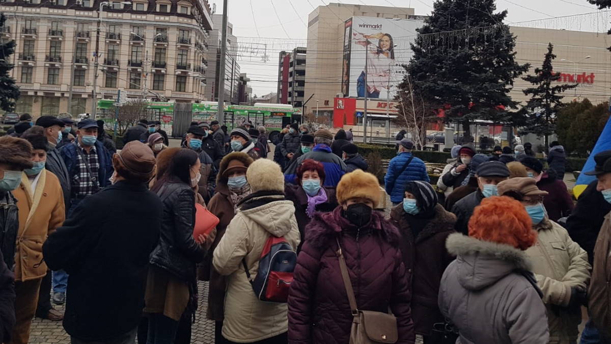 Pensionarii protestează pe 1 octombrie în faţa Prefecturii Prahova