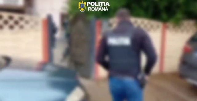 VIDEO 🎦 Bișniță în varianta modernă. Bijuterii, haine și cosmetice de 140.000 de lei au fost confiscate în Prahova, de la o singură persoană, după urmărirea unor anunțuri on-line