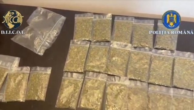 Traficant de droguri prins în flagrant, în Prahova. Era furnizor pentru minori  Editare