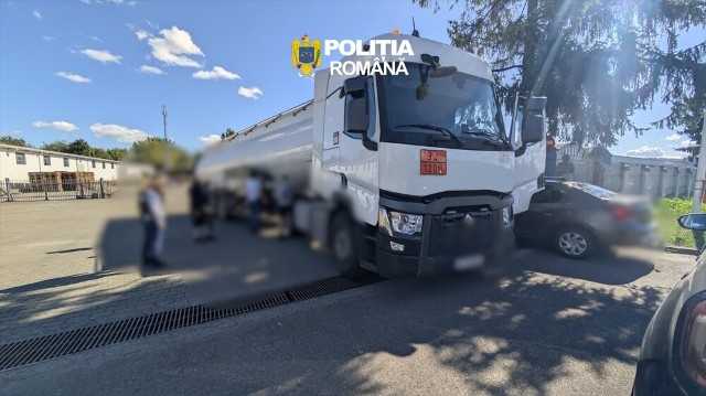 Percheziții în Ploiești și Starchiojd, după mai multe furturi din cisterne. Doi șoferi au fost reținuți