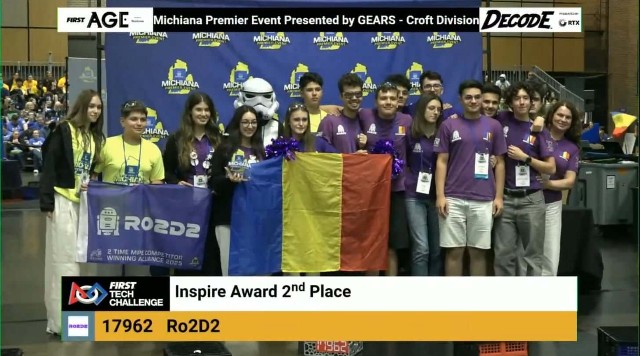 FOTO 📸Reușită a echipei de robotică Ro2D2 de la „Mihai Viteazul”: Inspire Award — Second Place (Divizia Croft) la Michiana Premier Event (SUA)