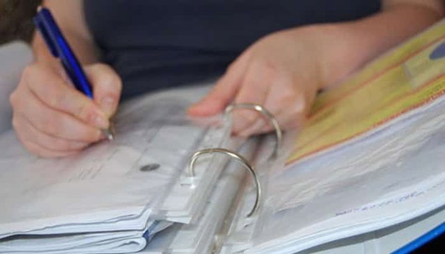Prima de carieră didactică. Beneficiarii trebuie să utilizeze cel puțin 65% din sumă pentru cursuri de pregătire