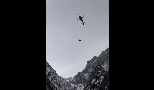 VIDEO 🎦  Intervenție Salvamont în Bucegi. Un turist a căzut câteva sute de metri în Valea Albă