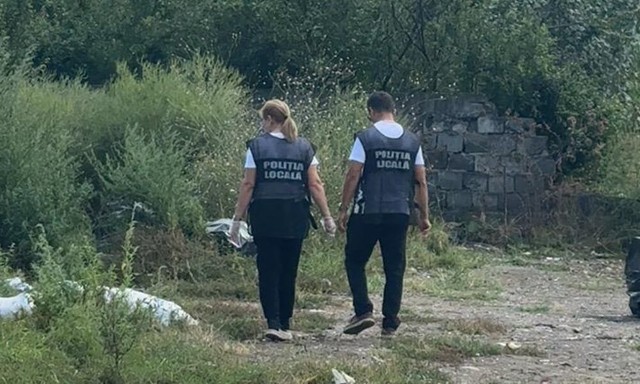 FOTO 📸 Străzi din Ploiești transformate în gropi de gunoi. Poliția Locală a aplicat, în cinci zile, amenzi de aproape 30.000 de lei