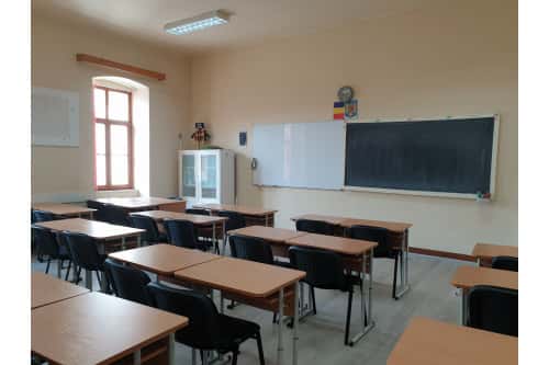 Bursele sociale ale elevilor se vor acorda doar pe perioada cursurilor școlare, nu și în vacanțe ca până acum