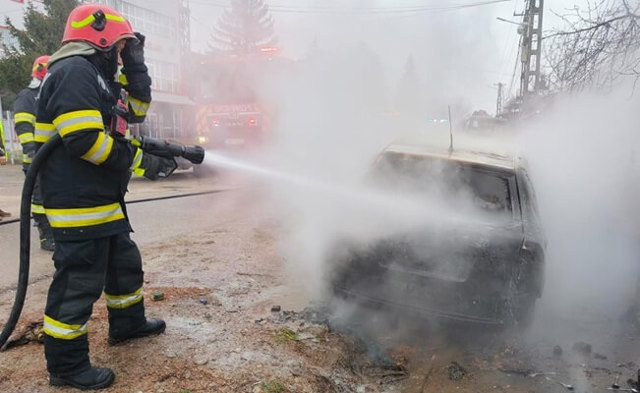 PLOIEȘTI. Trafic parțial blocat în Bariera București, după ce rezervorul unei mașini a luat foc