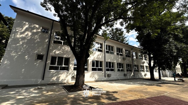 FOTO 📸 A fost finalizată renovarea Corpului C2 a Școlii Gimnaziale „George Coșbuc”
