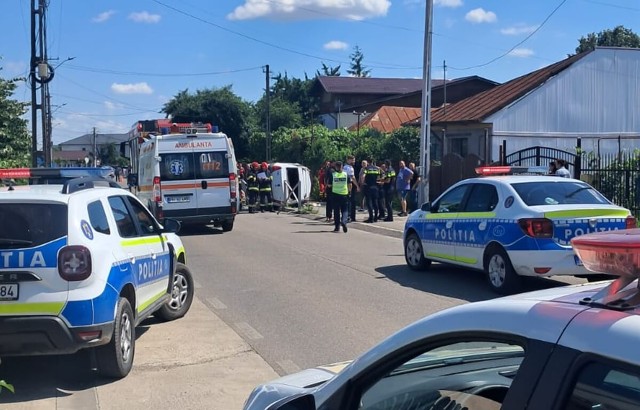 Accident la Băicoi, marți după-amiază. Tânăr de 19 ani în stare gravă, după ce s-a răsturnat cu mașina
