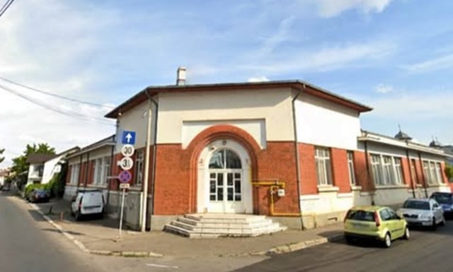 Noua școală pentru clasele primare de la C. N. „I. L. Caragiale” Ploiești, amenajată cu sprijinul Rompetrol, va fi inaugurată luni