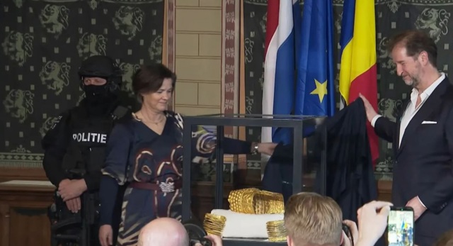 Vezi când se întorc în România Coiful de la Coțofenești și brățările dacice