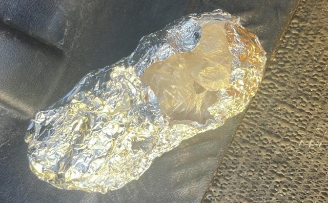 Bărbat cercetat pentru trafic de droguri de mare risc. Drogurile și un cântar au fost găsite în autoturismul acestuia