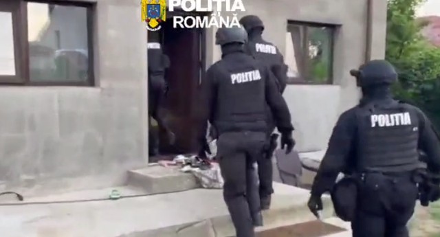 VIDEO 🎦 Un bărbat din Berceni a fost reținut pentru șantaj. Ar fi cerut bani mai multor persoane, ca să nu publice înregistrările cu acestea