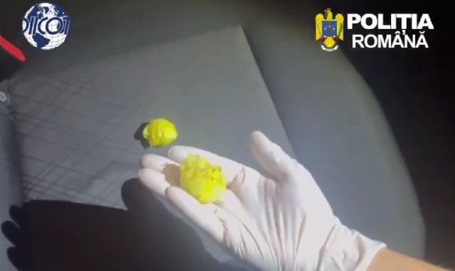 VIDEO 🎦 Arestări, la Ploiești, într-un dosar de trafic de droguri. Unul dintre suspecți a fost prins în flagrant, la câteva luni după o primă condamnare