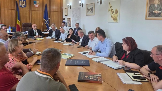 Ședință de urgență convocată de prefectul de Prahova. Daniel Nicodim: „Pot apărea scăderi de presiune și, în anumite situații, întreruperi temporare în alimentarea cu apă”