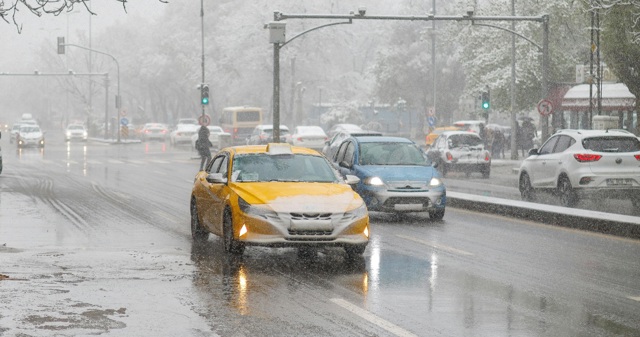 ANM. Alertă de vreme rea. Ploi și ninsori în aproape toată ţara. Vezi harta zonelor vizate