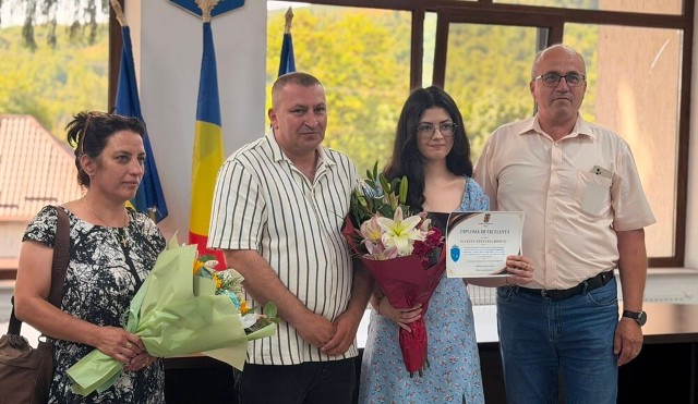 VIDEO 🎦 Primăria Vărbilău a premiat-o pe Ștefania Bonciu, singura absolventă din Prahova cu media 10 la Bacalaureat 2026
