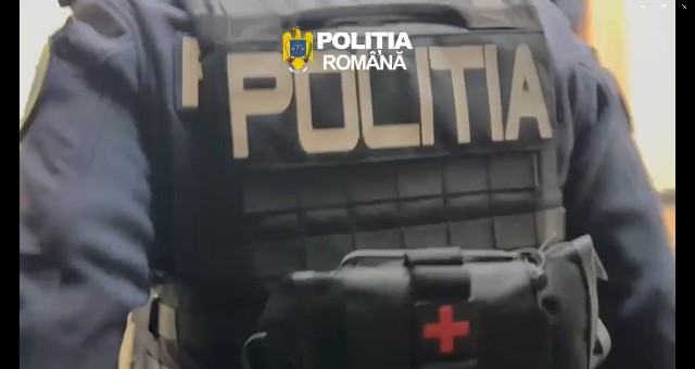 UPDATE. VIDEO 🎦 Violențe, ordine de protecție nerespectate și bunuri distruse. Percheziții domiciliare în Măneciu și Izvoarele după un conflict spontan care a degenerat