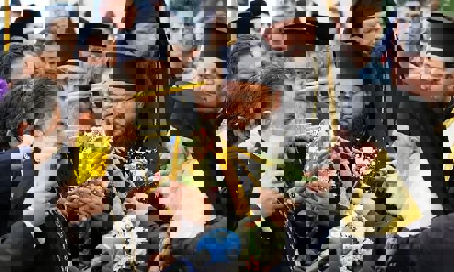 Lumina Sfântă adusă de la Ierusalim ajunge în România sâmbătă seară