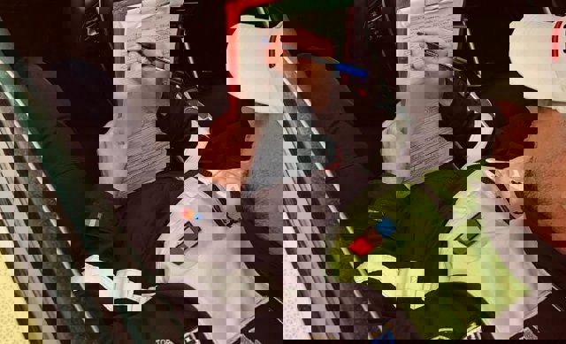 PLOIEȘTI. O tânără fără permis a intrat cu mașina în gardul unui imobil