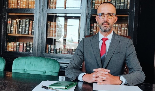Baroul Prahova reclamă restanțe de aproape 400.000 de lei, reprezentând onorarii avocațiale. Situația, cauzată de  „contextul politic și de lipsa unui guvern cu puteri depline”