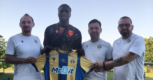 Încă un fundaș pentru Petrolul. Congolezul Breston Malula are aproape 2 m înălțime