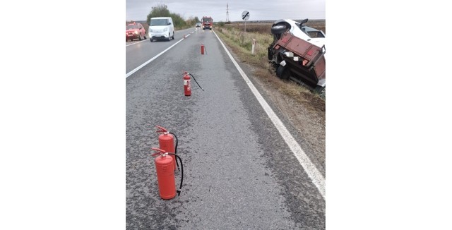 UPDATE. Trafic deviat la limita dintre Prahova și Dâmbovița, în urma unui accident pe DN72. O autoutilitară încărcată cu var și sodă caustică  s-a răsturnat pe carosabil