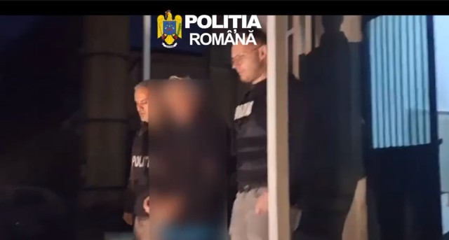 VIDEO 🎦 Suspect reținut de polițiștii prahoveni, în legătură cu infracțiuni silvice și acuzații de fals, după mai multe percheziții la Valea Doftanei, Puchenii Mari și Brașov 