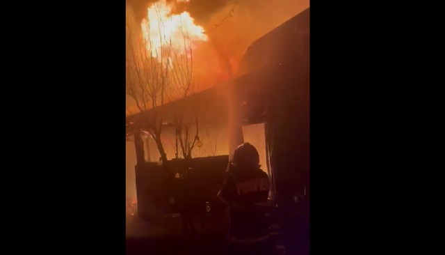 Incendiu cu victimă, miercuri seară, într-o gospodărie din Brebu