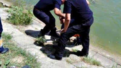 UPDATE. Un bărbat s-a înecat în lacul de la barajul Măneciu. Salvatorii fac eforturi disperate să-l resusciteze