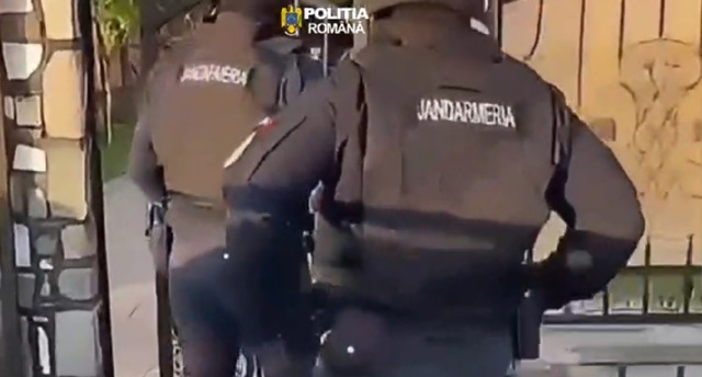 VIDEO 🎦 Tânăr reținut de polițiștii ploieșteni după ce i-ar fi dat țeapă unui taximetrist care l-a adus de la București