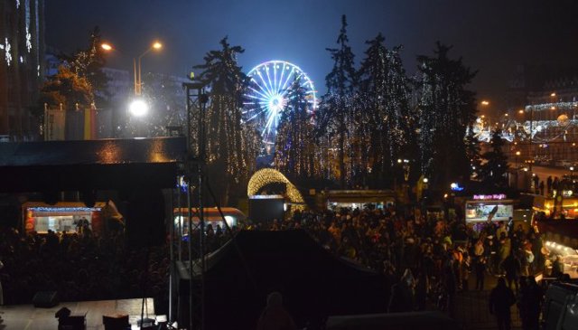 PLOIEȘTI. Târgul de Crăciun, deschis cu o zi mai târziu. Evenimentele au fost amânate din cauza prognozei meteo