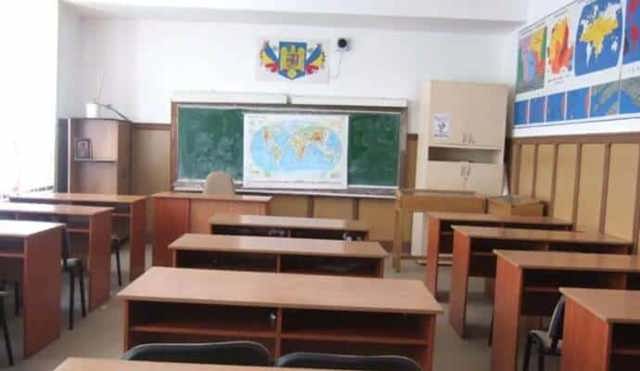 Două minivacanțe în opt zile, în învățământul preuniversitar