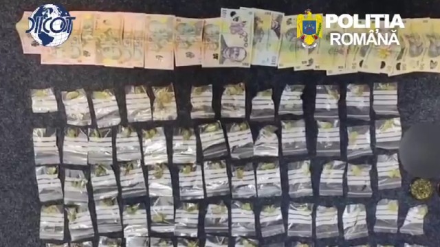 VIDEO 🎦 Traficant de droguri prins în flagrant de jandarmi, la Ploiești 