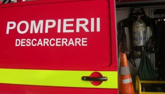 UPDATE. Accident cu descarcerare, joi după-amiază, pe DN1B, în apropiere de Ploiești. Trei persoane, inclusiv un copil de 2 ani, au ajuns la spital