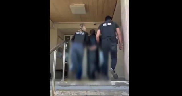 VIDEO 🎦 Două femei din Bărcănești au fost reținute, marți, pentru înșelăciune. Una dintre ele s-a dat drept ghicitoare, cealaltă o ajuta