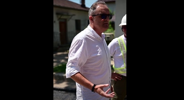 VIDEO 🎦 Ultimatum la Câmpina: „Până vineri, la ora 08:00, șantierul de pe Bulevardul Carol I trebuie închis. Dacă mai am vreun obstacol, desființez Hidro Prahova și pe toți”