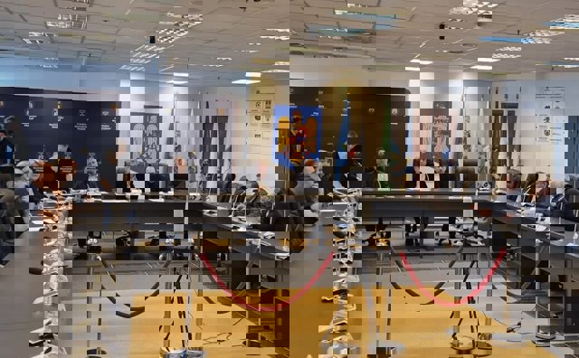 UPDATE. VIDEO 🎦 Disponibilizări la Primăria Ploiești. Ședința CL de joi a fost suspendată. Un consilier local i-a cerut demisia primarului Mihai Polițeanu