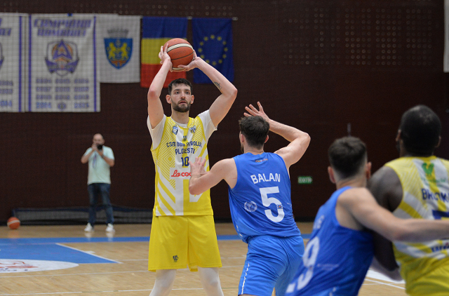 Se conturează lotul echipei CSM BBA Petrolul. Andrei Calenic continuă la Ploiești