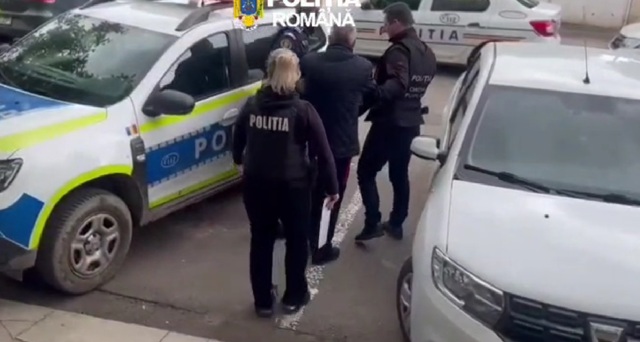 VIDEO 🎦 Doi prahoveni au fost reținuți în urma perchezițiilor de miercuri, într-un dosar privind furturi de arbori