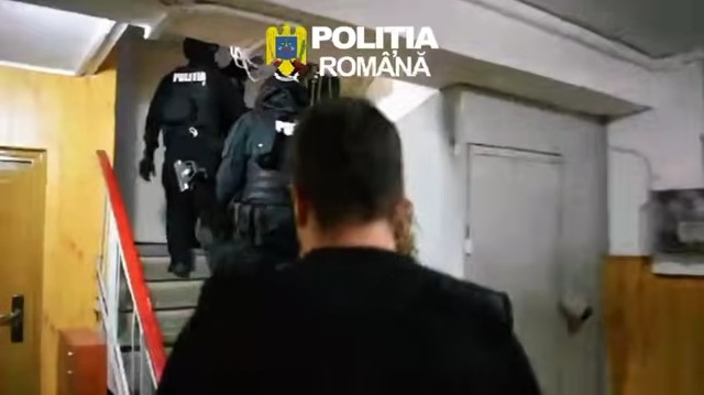 VIDEO 🎦 Percheziții în Prahova, Covasna și Dâmbovița, într-un dosar de proxenetism. Doi suspecți au fost reținuți