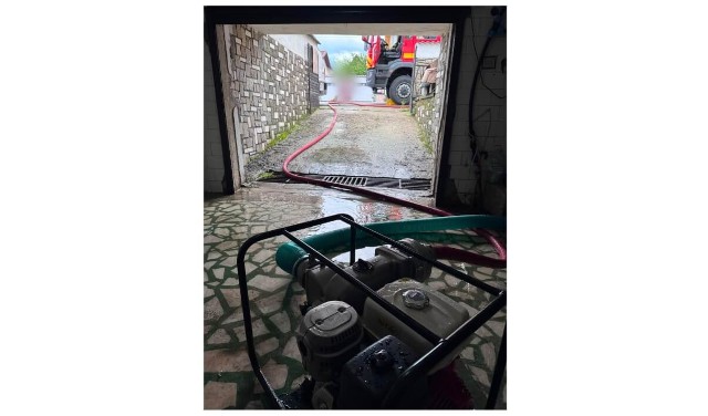 Intervenții ale pompierilor prahoveni în Ploiești și patru comune din Prahova. Peste 1.000 pe consumatori au rămas fără energie electrică