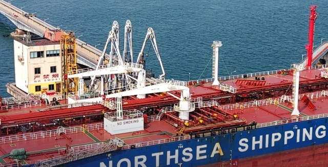 Petrolul a revenit la 112 dolari pe baril după ce zăcământul de gaze din Iran a fost afectat. În România, în unele benzinării, motorina a depășit nivelul de 10 lei pe litru