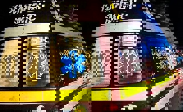 Accident cumplit, azi-noapte, la Câmpina. O tânără de 28 de ani a murit după ce a intrat cu mașina într-un copac