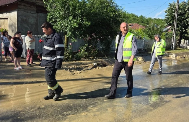 Daniel Nicodim, prefectul Prahovei, a vizitat două dintre localitățile afectate de fenomenele meteorologice severe din ultimele zile