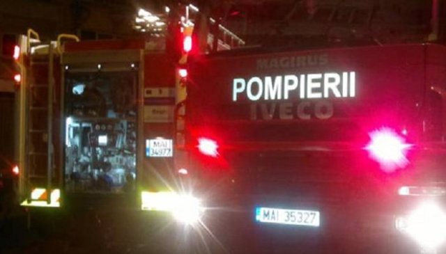 Alertă de incendiu, duminică seară, la Florești. 22 de persoane evacuate din cauza unui vecin care a uitat cratița pe aragaz