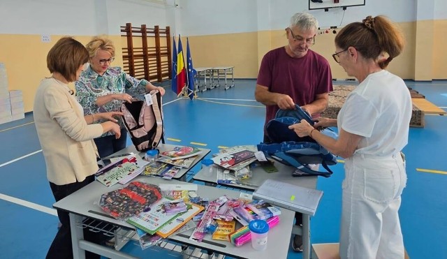 Rechizite gratuite pentru elevii din Florești și Călinești, la început de an școlar