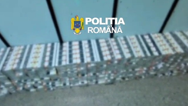 VIDEO 🎦 Aproape 70.000 de țigarete de contrabandă au fost găsite în bagajul unui bucureștean, în Gara Mizil
