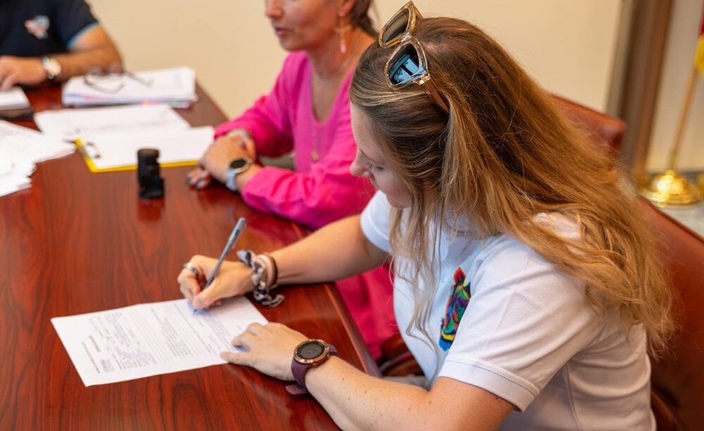 Ania Monica Caill contract Sinaia