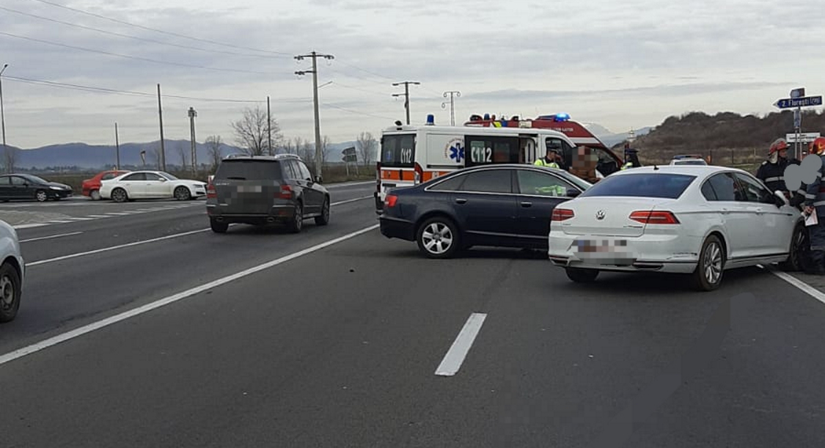 Patru persoane au ajuns la spital, după un accident rutier produs pe DN1, lângă Buşteni
